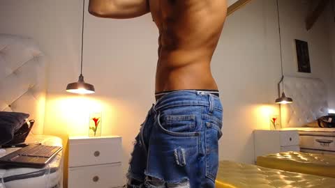 Snapshot of chris_weell chatting on January 18, 8:51 pm Chris Weell online show from January 18, 8:51 pm