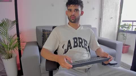 Im Chirs IM MODEL INDEPENDT online show from January 7, 4:05 pm