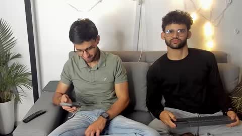 Im Chirs IM MODEL INDEPENDT online show from February 15, 2:26 am