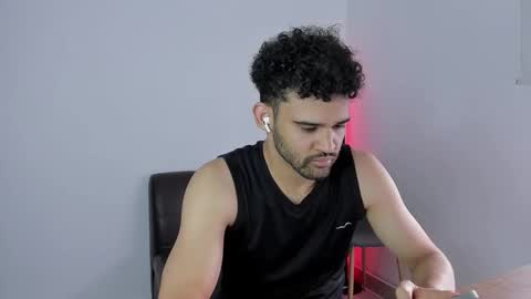 Im Chirs IM MODEL INDEPENDT online show from September 24, 8:12 pm