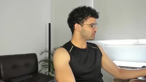 Im Chirs IM MODEL INDEPENDT online show from November 6, 2:18 pm