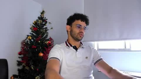 Im Chirs IM MODEL INDEPENDT online show from December 2, 8:04 pm