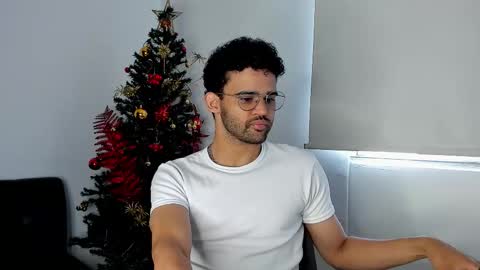 Im Chirs IM MODEL INDEPENDT online show from December 18, 3:51 pm