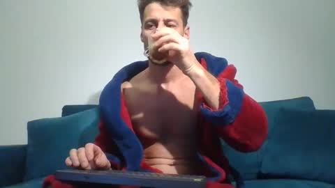 Snapshot of chrisaron chatting on December 3, 4:20 am chrisaron online show from December 3, 4:20 am