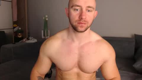 Snapshot of chrisbigbiceps chatting on January 13, 6:49 am chrisbigbiceps online show from January 13, 6:49 am