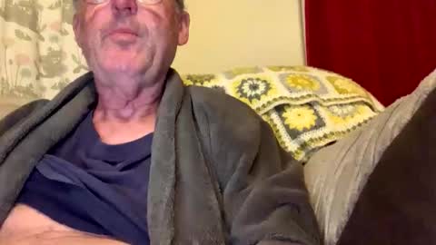 chrissiebitch70744 online show from May 5, 10:18 pm