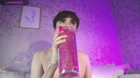 Snapshot of christianm_18 chatting on February 19, 7:50 am Chris online show from February 19, 7:50 am