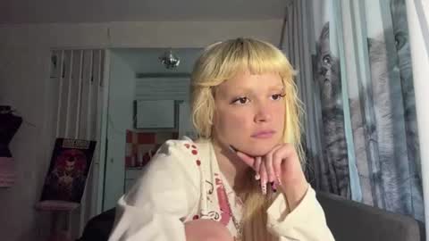 Snapshot of christiechorney chatting on June 25, 11:04 am christiechorney online show from June 25, 11:04 am