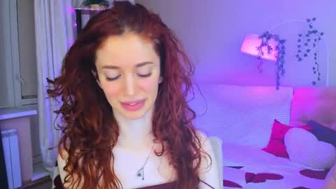 christinaconteeree online show from June 25, 7:29 pm