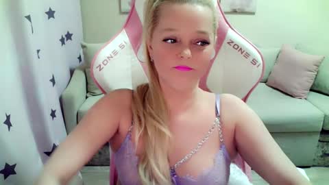 Snapshot of christirose chatting on February 7, 1:48 pm Christi online show from February 7, 1:48 pm