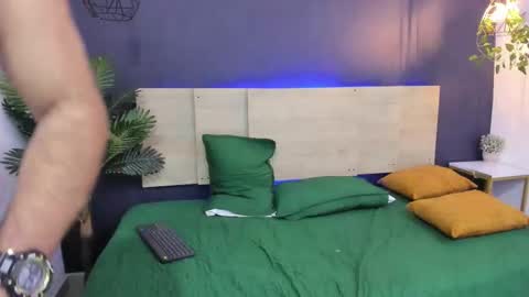 Snapshot of christopher_cruz_ chatting on November 27, 11:07 pm christopher_cruz_ online show from November 27, 11:07 pm