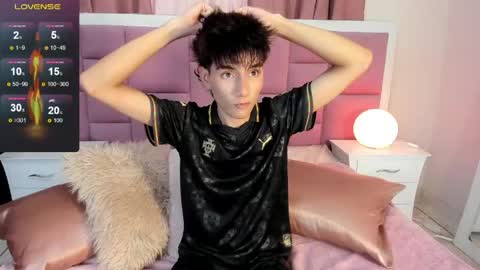 Snapshot of christopher_robin4 chatting on May 16, 7:23 pm Chris online show from May 16, 7:23 pm