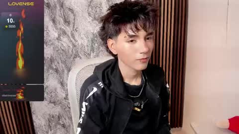 Snapshot of christopher_robin4 chatting on May 27, 7:55 pm Chris online show from May 27, 7:55 pm