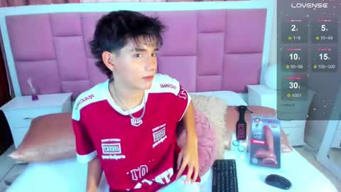 Snapshot of christopher_robin4 chatting on May 29, 7:56 pm Chris online show from May 29, 7:56 pm