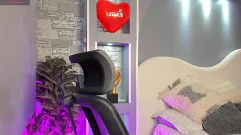 christopher_whitaker online show from February 17, 12:23 pm