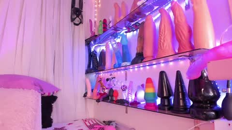 Snapshot of christymilk1 chatting on December 8, 2:28 am christy online show from December 8, 2:28 am