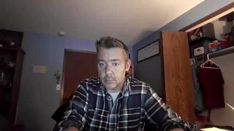 chrisw8121 online show from December 17, 10:27 pm