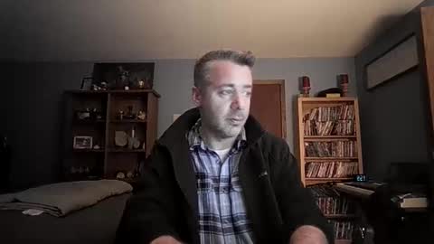 chrisw8121 online show from February 12, 2:28 am