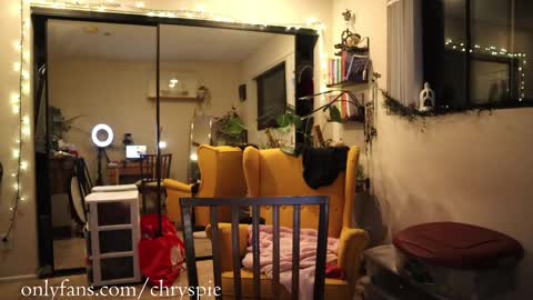 Snapshot of chrysanthulu chatting on October 4, 5:27 am Chrys online show from October 4, 5:27 am