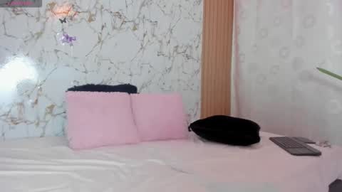 Snapshot of chrystal_golden chatting on November 13, 8:19 pm Christal Golden online show from November 13, 8:19 pm