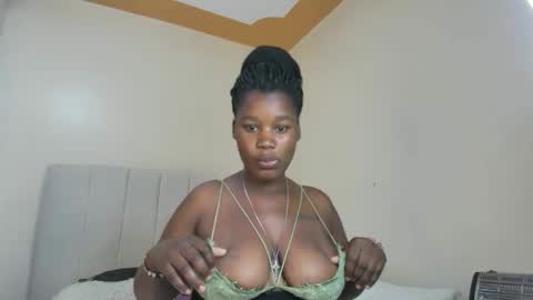 Snapshot of chubby_flora chatting on April 22, 10:28 am Flora online show from April 22, 10:28 am