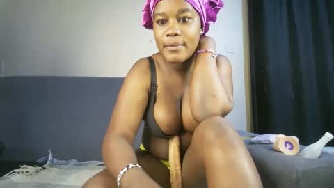 Snapshot of chubby_flora chatting on May 10, 5:45 am Flora online show from May 10, 5:45 am