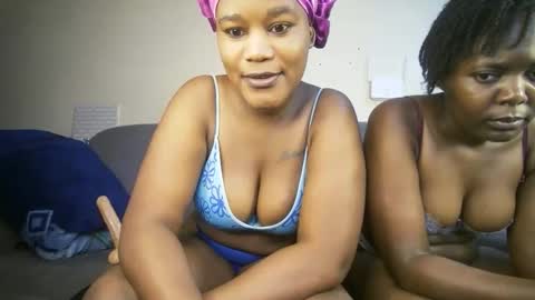 Snapshot of chubby_flora chatting on May 12, 8:33 am Flora online show from May 12, 8:33 am