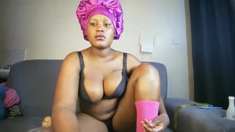 Snapshot of chubby_flora chatting on May 18, 7:20 pm Flora online show from May 18, 7:20 pm
