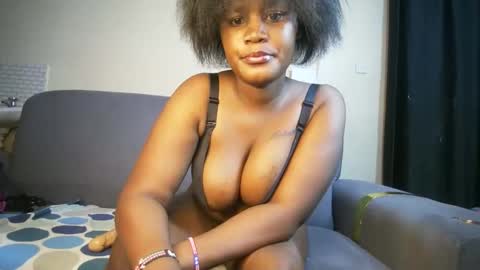 Snapshot of chubby_flora chatting on May 19, 7:31 pm Flora online show from May 19, 7:31 pm