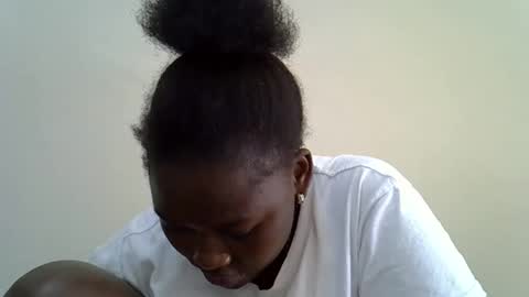 Snapshot of chubby_queenie07 chatting on June 5, 12:33 pm DivaDee online show from June 5, 12:33 pm