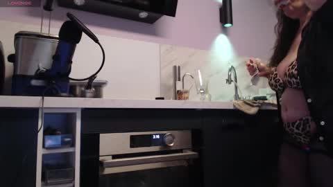 Snapshot of chwerry_b0 chatting on February 6, 2:16 am Jessica online show from February 6, 2:16 am