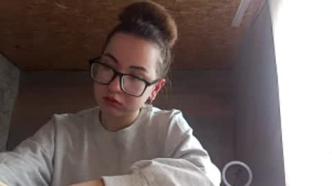 Snapshot of cicelyphaup chatting on May 29, 9:18 am Olivia online show from May 29, 9:18 am