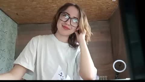 Snapshot of cicelyphaup chatting on July 2, 8:42 am Olivia online show from July 2, 8:42 am