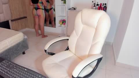 Snapshot of cielo_maren chatting on August 3, 8:56 pm cielo online show from August 3, 8:56 pm