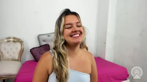 Snapshot of cielo_sky_blue chatting on May 31, 2:20 am Azul online show from May 31, 2:20 am