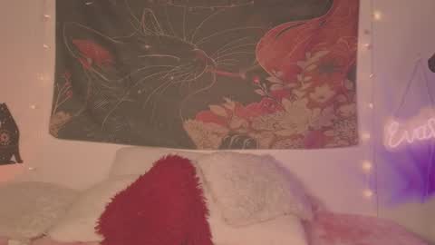 Snapshot of cinderella_lewis chatting on February 25, 4:11 am Sofi Eva and Mey online show from February 25, 4:11 am