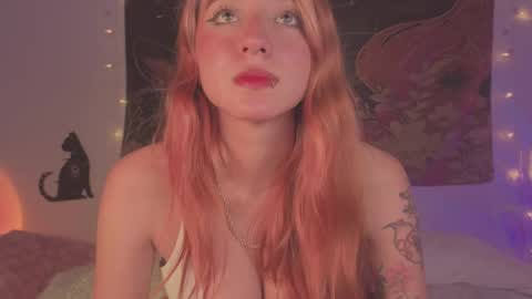 Snapshot of cinderella_lewis chatting on February 28, 3:18 am Sofi Eva and Mey online show from February 28, 3:18 am