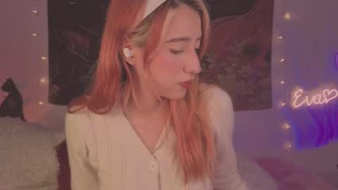 Snapshot of cinderella_lewis chatting on March 1, 3:19 am Sofi Eva and Mey online show from March 1, 3:19 am