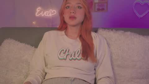 Snapshot of cinderella_lewis chatting on April 1, 4:02 am Sofi Eva and Mey online show from April 1, 4:02 am
