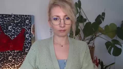 Cinderella online show from April 10, 5:45 am