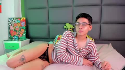 Snapshot of cinnamon_boyx chatting on March 7, 8:11 pm Cinna Boy online show from March 7, 8:11 pm