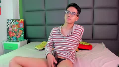 Snapshot of cinnamon_boyx chatting on March 7, 11:16 pm Cinna Boy online show from March 7, 11:16 pm