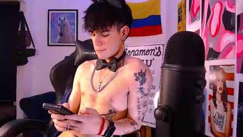 Snapshot of cinnamon_boyxxx chatting on February 13, 7:24 am David     Independent Model online show from February 13, 7:24 am