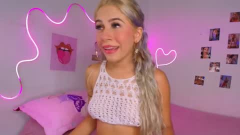 Snapshot of cinniaa_ chatting on May 13, 3:42 pm cinniaa online show from May 13, 3:42 pm
