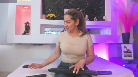 Snapshot of cinthya_mjs chatting on February 20, 12:05 pm Cinthya online show from February 20, 12:05 pm