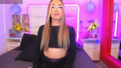 Snapshot of cinthya_walker1 chatting on June 5, 2:45 pm cinthya_walker1 online show from June 5, 2:45 pm