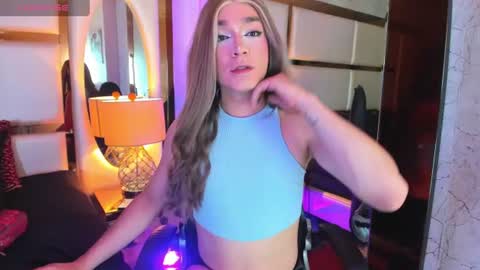 Snapshot of cinthya_walker1 chatting on June 15, 3:03 pm cinthya_walker1 online show from June 15, 3:03 pm