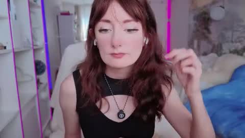 Snapshot of cissy_glitter chatting on June 19, 1:15 pm Cissy Glitter online show from June 19, 1:15 pm