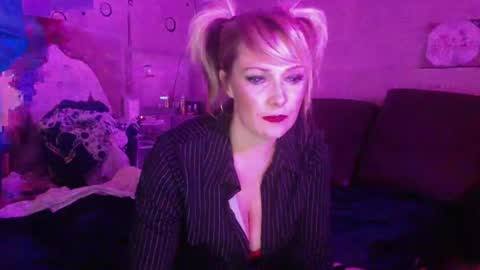 Snapshot of cj_wunderlust chatting on October 8, 2:53 am cj_wunderlust online show from October 8, 2:53 am