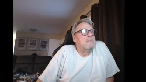 Snapshot of cjscout chatting on December 3, 7:00 pm cjscout online show from December 3, 7:00 pm